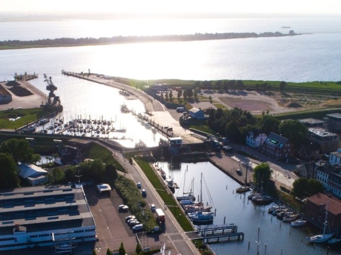 Panorama-Blick über Hafen und Altstadt im Englisch-Camp Glückstadt