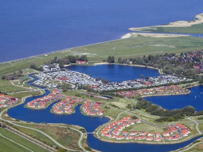 Die künstliche Wohninsel beim Actioncamp Otterndorf von oben