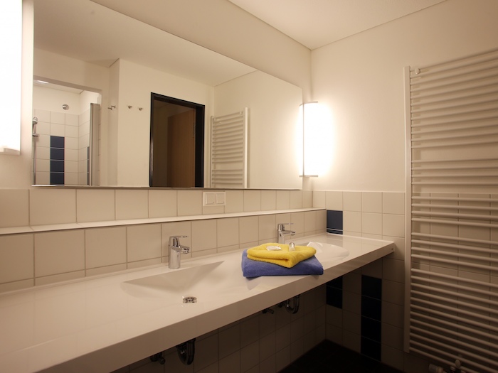 Hellees Badezimmer im Wassersportcamp Ratzeburg