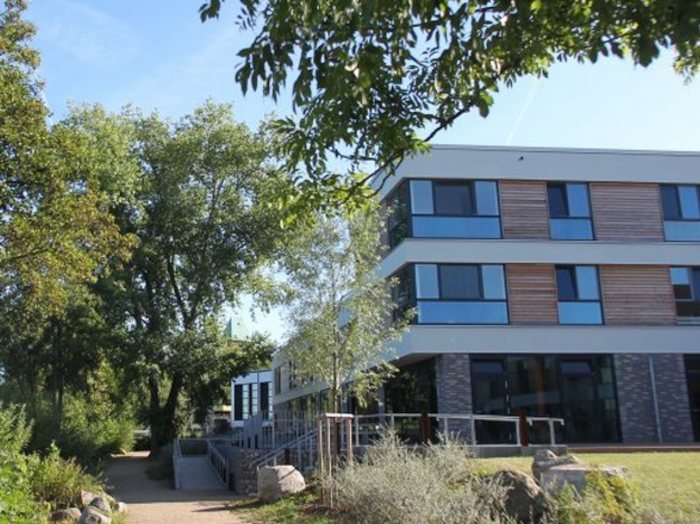 Uferpromenade bei der Unterkunft des Wassersportcamps Ratzeburg