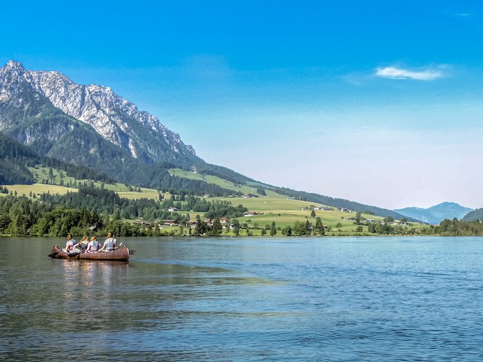 Kinder auf einer Kanufahrt im Actioncamp Österreich