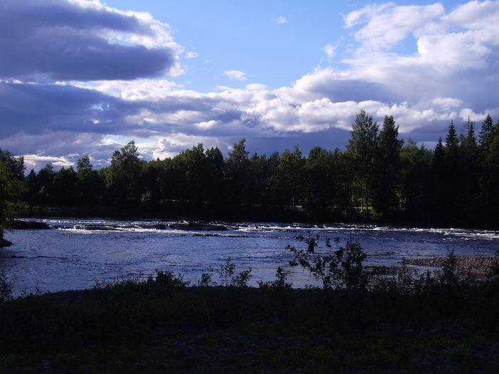 Blick auf den Fluss auf der Jugendreise Norwegen