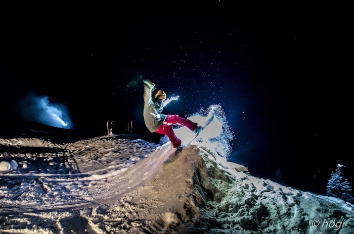 Tricks mit dem Snowboard machen auf der Skifreizeit Österreich