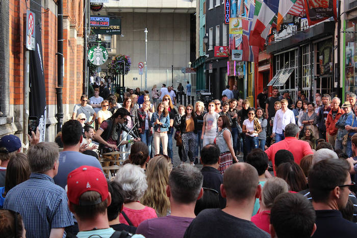 Blick auf eine Straßensituation in Dublin