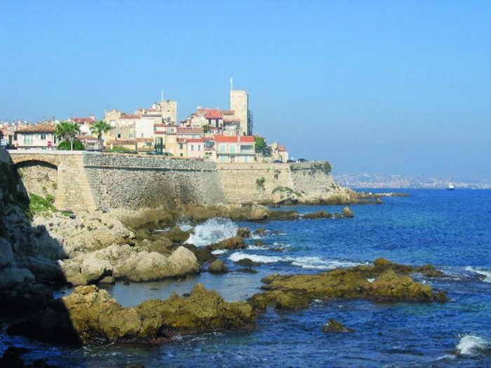 Une photo de paysage prise lors d'une colonie de vacances de voile