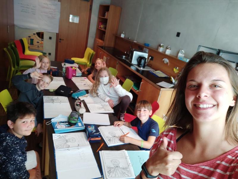 Kinder im Englisch-Camp Frankfurt haben Unterricht.