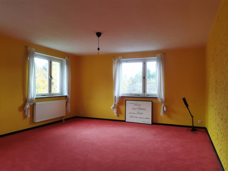 Ein Raum für Gesprächsrunden im Feriencamp Brandenburg
