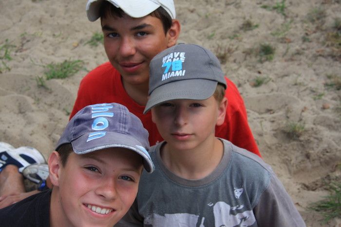 Drei Jungs im Ferienlager im Spreewald