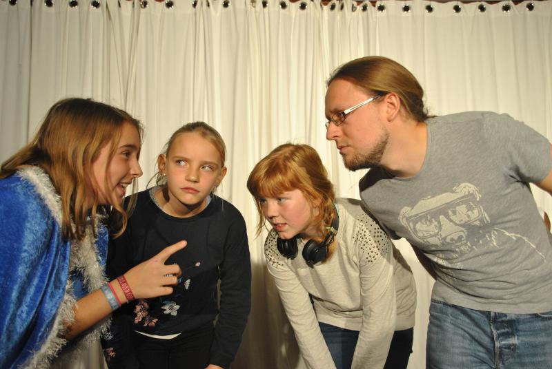 Im Schauspiel-Sommercamp quatschen die Kids