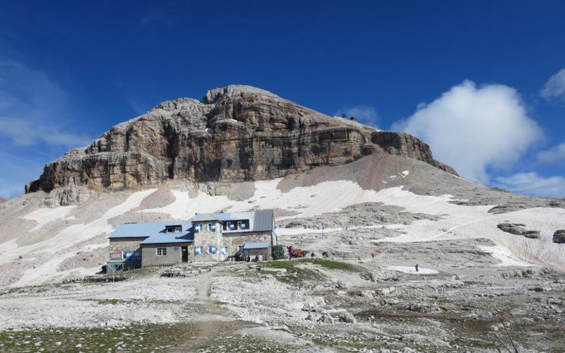 Ansicht einer Berghütte bei der Jugendreise Italien