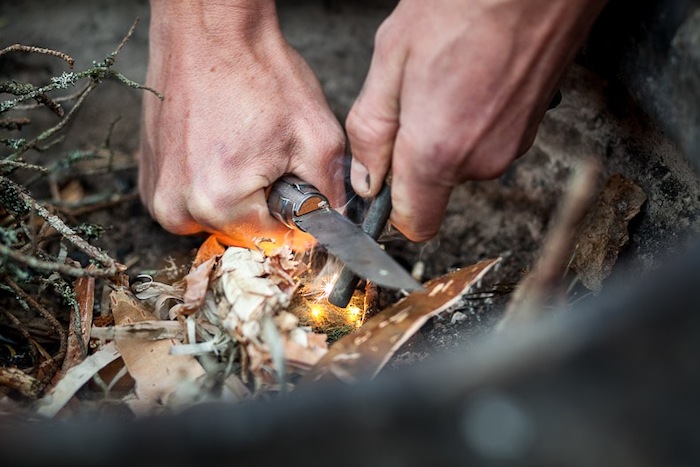 Mache im Feriencamp Klosterneuburg Feuer ohne Feuerzeug 