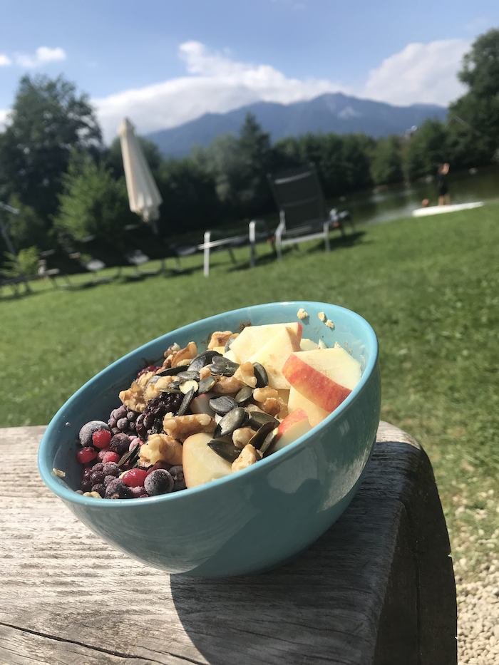 Kinder eines Sportcamps essen gesund