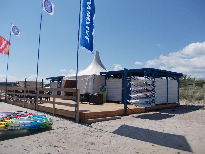 Ein Surfladen am Strand bei Meerferien