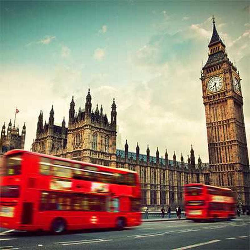 Teilnehmer einer Jugendreise ohne Eltern besuchen London