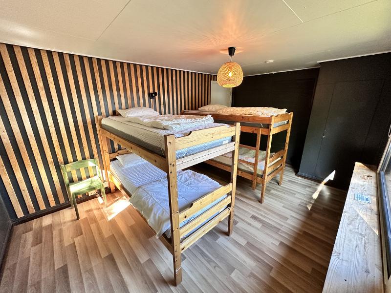 Ein Vierbettzimmer in Floda mit Stockbetten