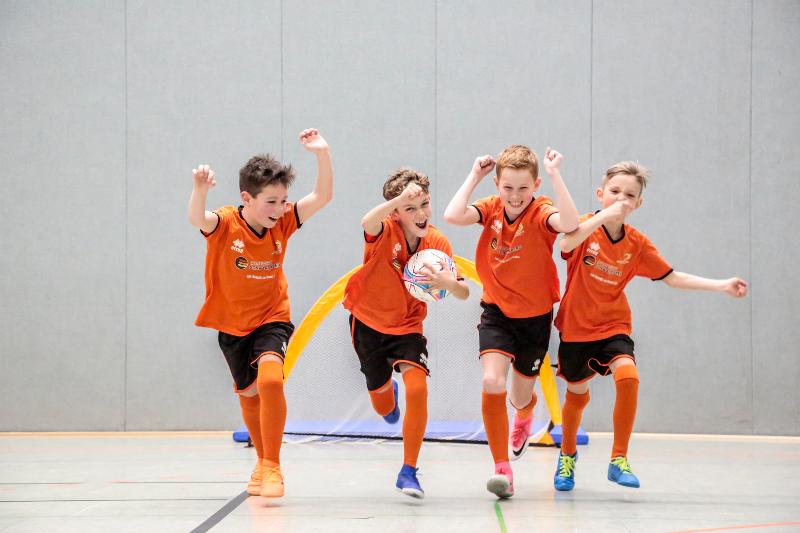Eine Gruppe Jungs beim Sport