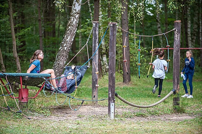 Einen Spielplatz in der Natur gibt es im Feriencamp Brandenburg