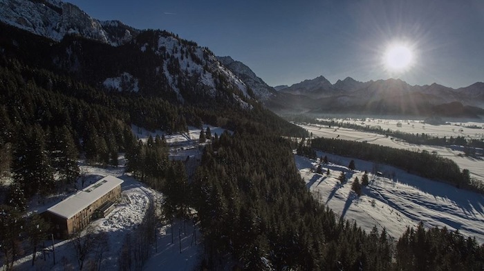 In den Winterferien Stuttgart ist eine herrliche Winterlandschaft erkennbar