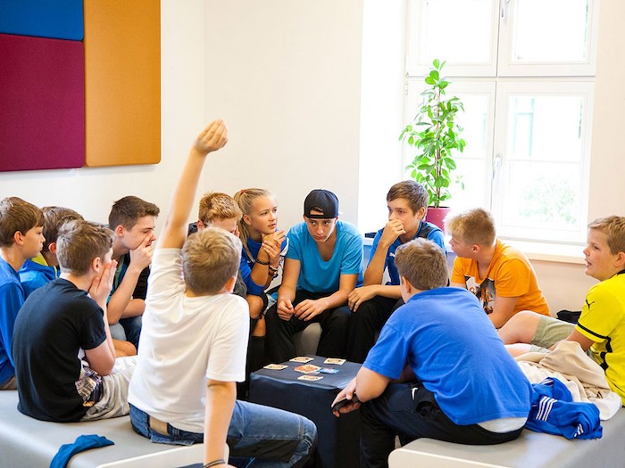 Teilnehmer einer Kinder Jugendfreizeit melden sich