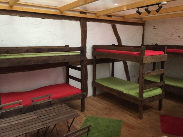 Die Kinder schlafen während der Ponyhof Ferien in Doppelbetten