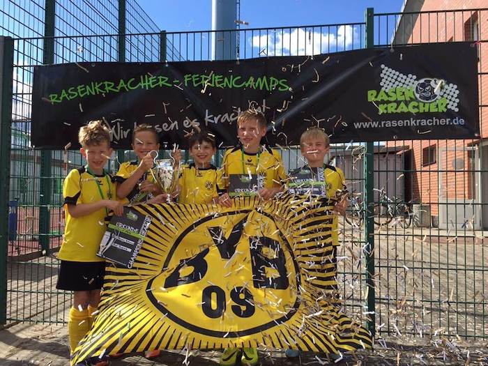 Teilnehmer vom Fußballcamp sind Fans