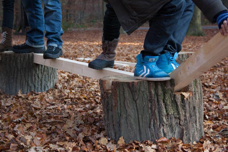 Kinder der Hannover Herbstferien balancieren