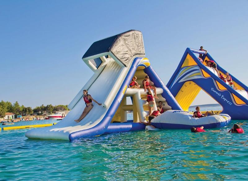 Im Wakeboard Camp wurde ein Aquapark aufgebaut