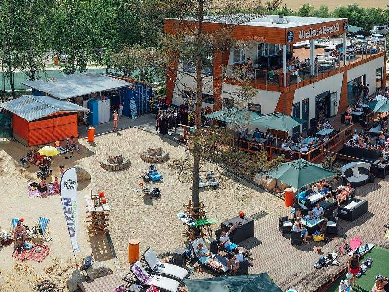 Die Anlage des Wakeboard Camps ist mit Sand grundiert