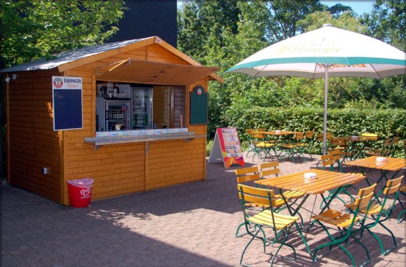 Im Kiosk eines Kindersprachkurses gibt es Eis