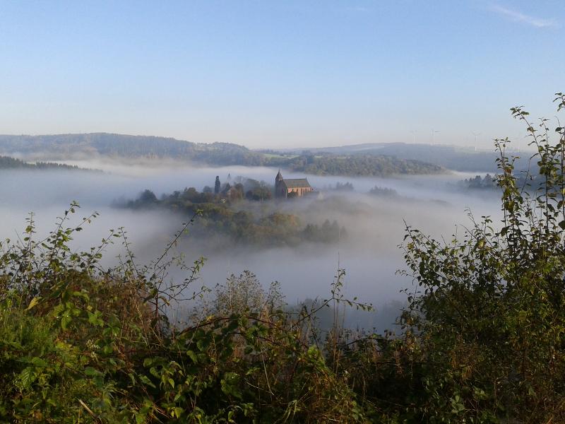 Das Gelände einer Osterfreizeit steht im Nebel