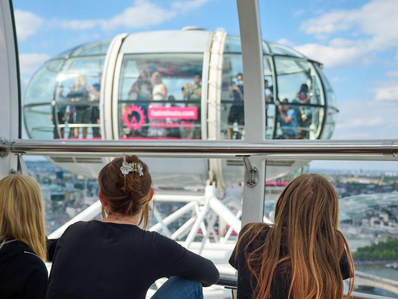 Freunde im London Eye auf Sprachreise