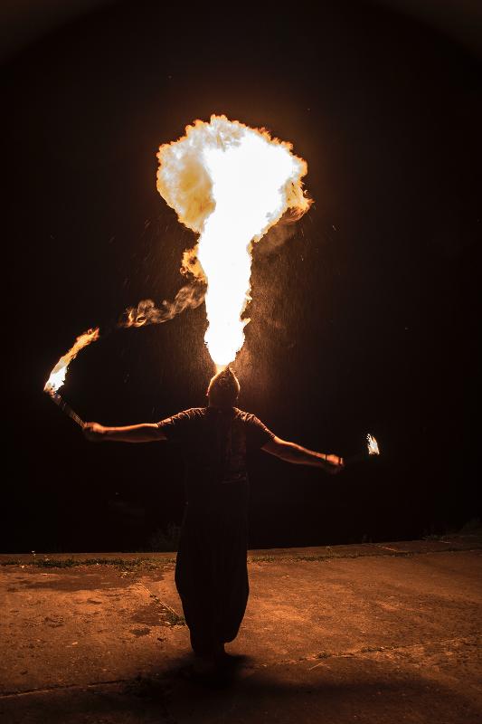 Eine magische Feuershow im Ferienangebot Bayern 