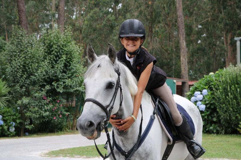 Teilnehmerin von Reiterferien Ausland mit ihrem Pony
