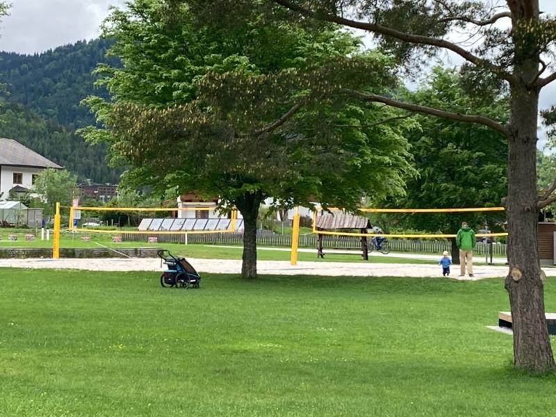 Zwei Volleyballplätze stehen den Kindern im Outdoor-Camp ebenfalls zur Verfügung