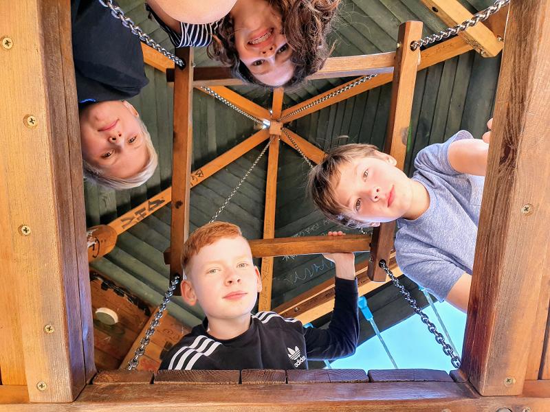 Kinder des Feriencamps Hansapark Klettern