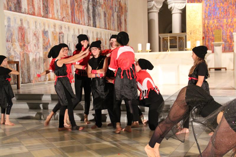 Theater-Aufführung bei einem Kreativcamp