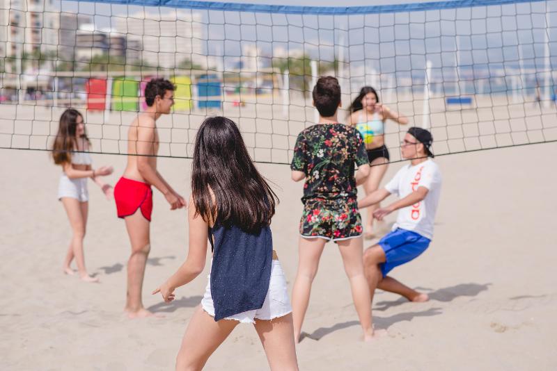 Bei der Sprachreise Spanisch Anfänger wird Volleyball gespielt