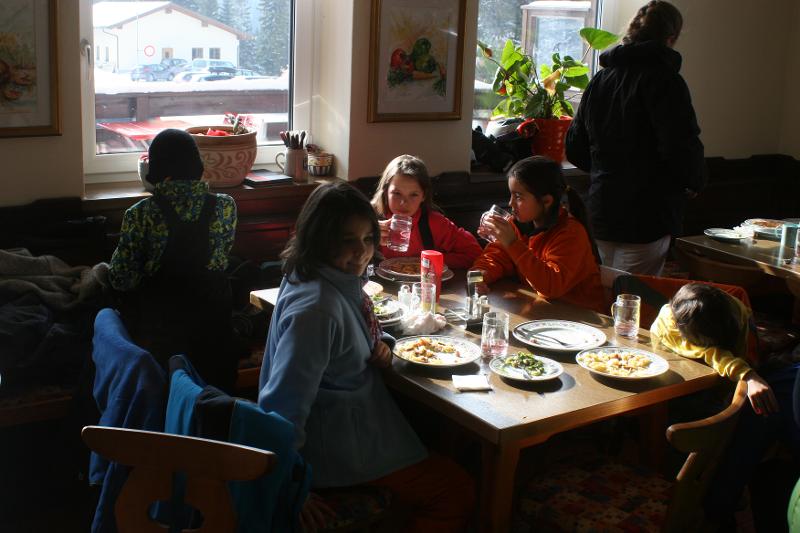 In den Winterferien Nürnberg isst man gemeinsam zum Frühstück