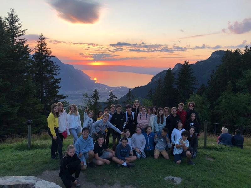 Gruppenbild im Sprachcamp Schweiz in den Bergen