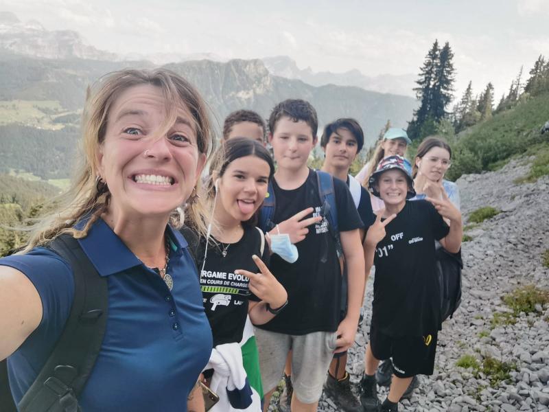 Teilnehmer bei ihren Sprachferien Schweiz sind wandern