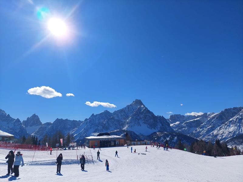 In den Winterferien Nürnberg sieht man die schöne Umgebung zum Skifahren