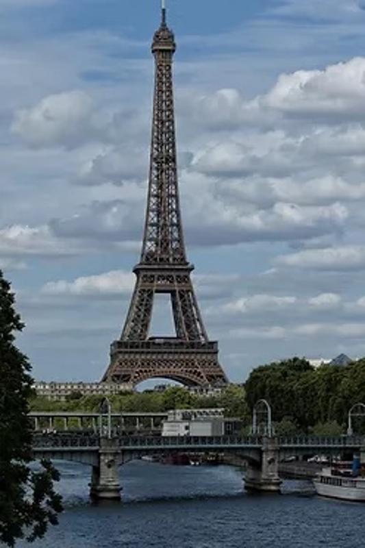 Teilnehmende der Sprachreise Frankreich 1 Woche besuchen Paris
