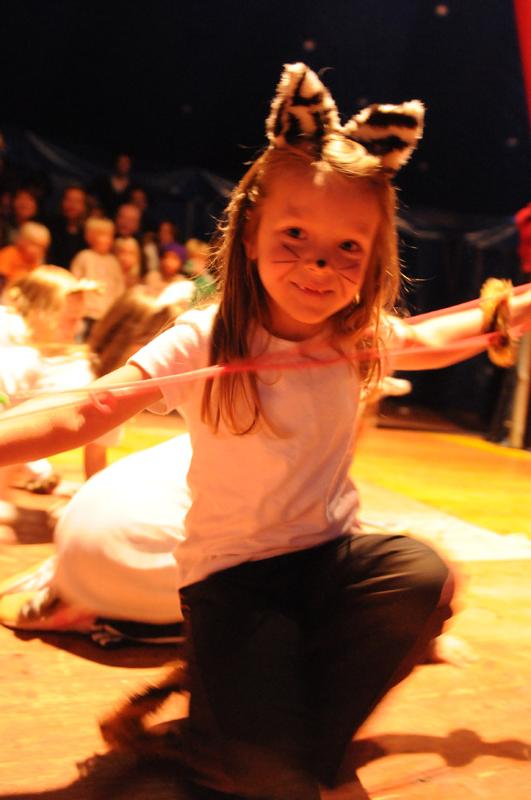 In der Kinderferienbetreuung verkleiden sich die Kinder