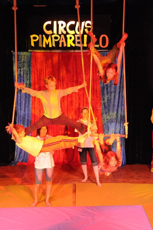 Im Sportlager sind die Kinder im Zirkus