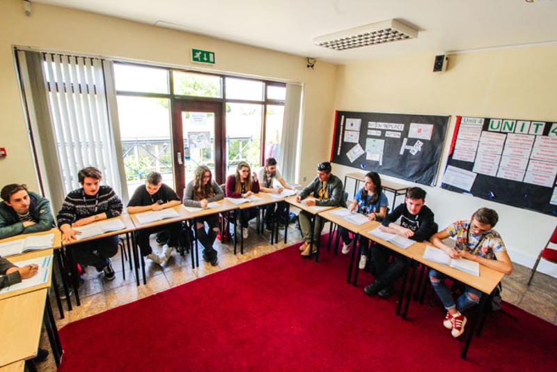 Die Schüler haben Unterricht auf Irland Sprachreise