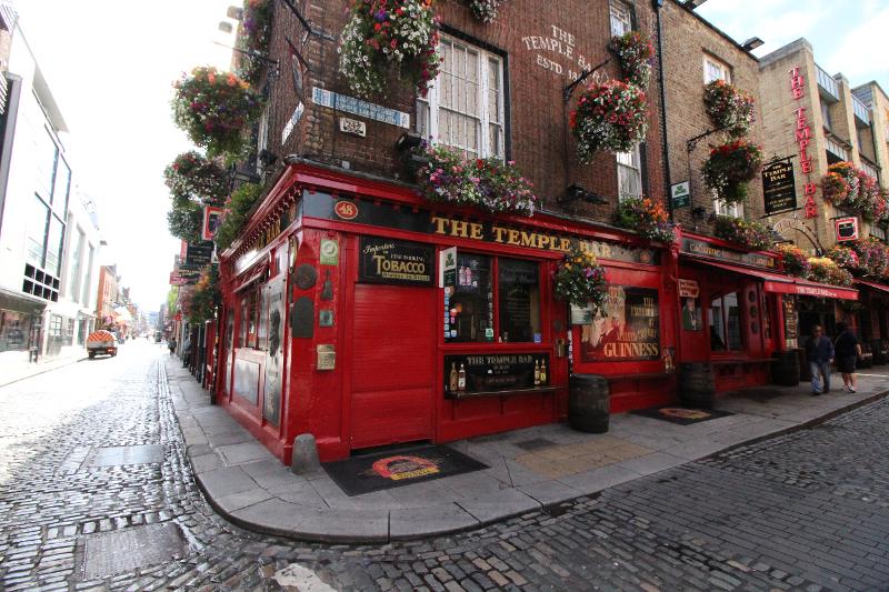Eine Bar an einer Ecke auf der Englisch-Sprachreise für Schüler Dublin