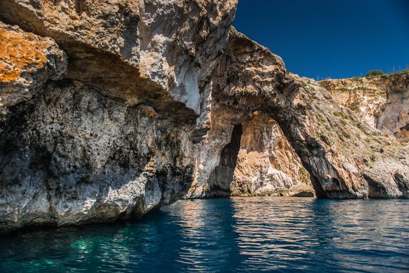 Auf Malta Sprachreise besuchen die Schüler eine große Bucht