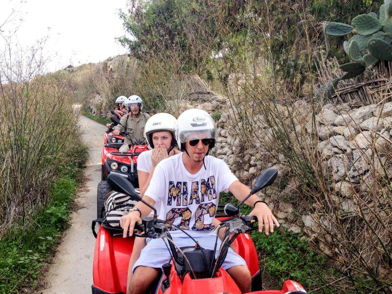 Auf Sprachreise Malta könnt ihr euch im Quad fahren ausprobieren