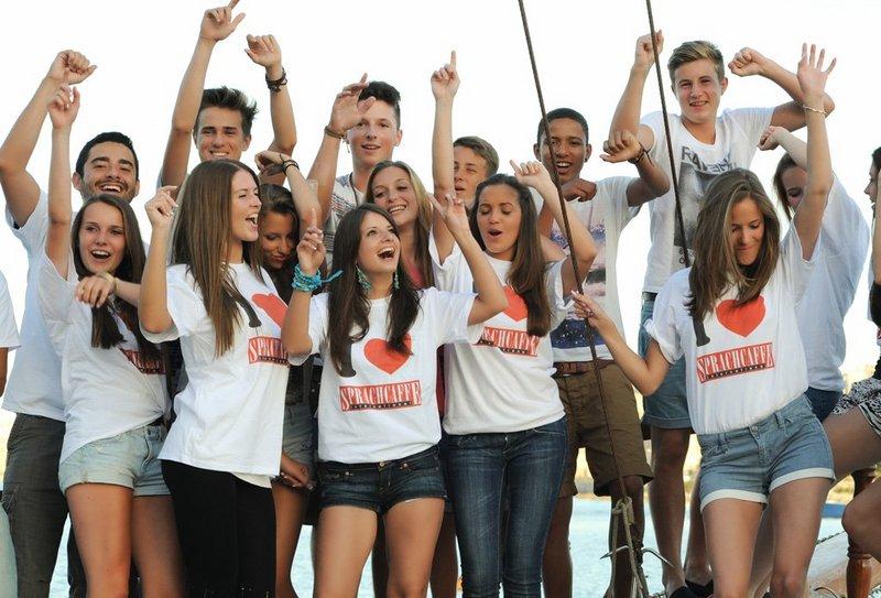 Jugendliche tanzen Sprachcamps Malta
