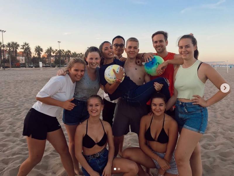 Teilnehmer einer Jugendreise nach Spanien bei einem Gruppenfoto